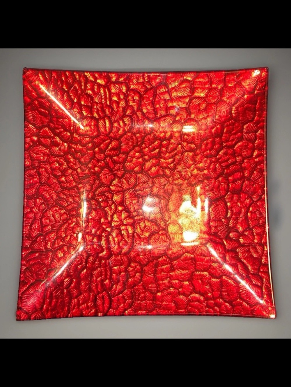 Red Textured Glass Candle Display – Festive Centerpiece